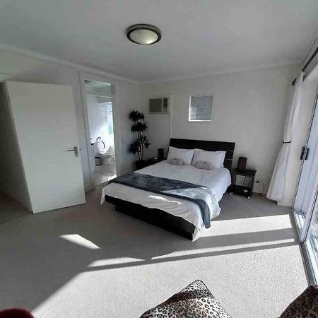 Waterfront - 1 South Quay Lovely Two Bed On Water كنيسنا المظهر الخارجي الصورة