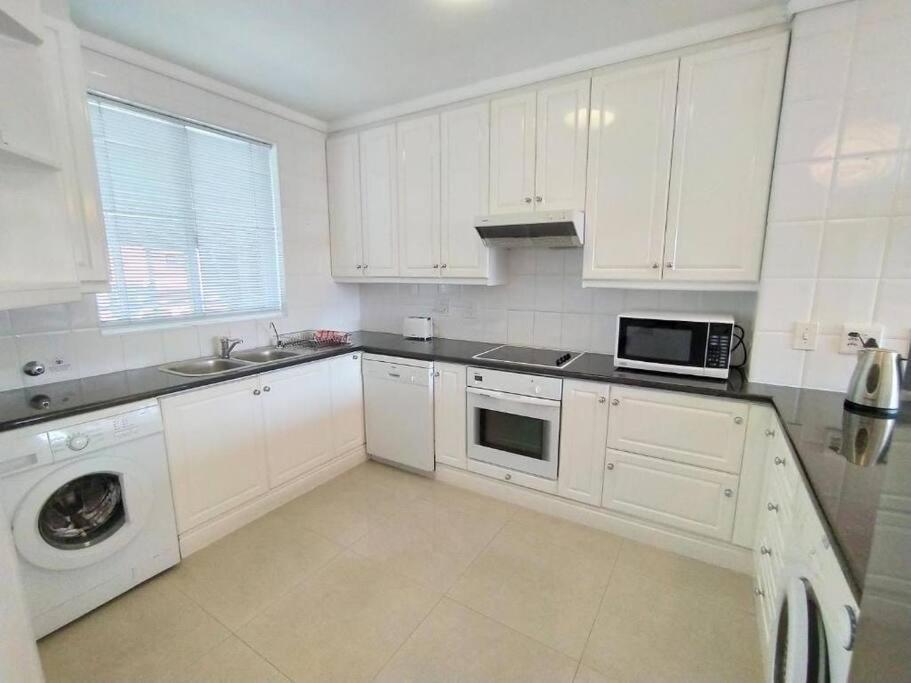 Waterfront - 1 South Quay Lovely Two Bed On Water كنيسنا المظهر الخارجي الصورة